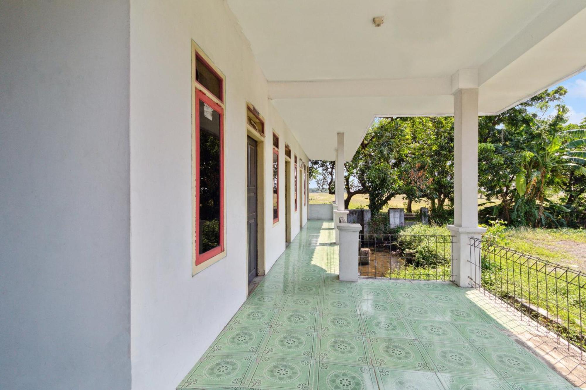 Spot On 92832 Al Mahira Syariah Hotel Majalengka Eksteriør billede